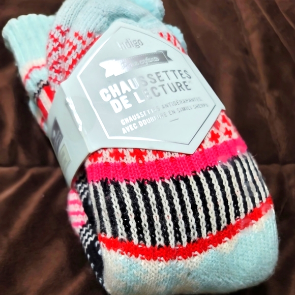 NEW Indigo Kids Non-Skip Pom-Pom Reading Socks Size S - M - Picture 1 of 9